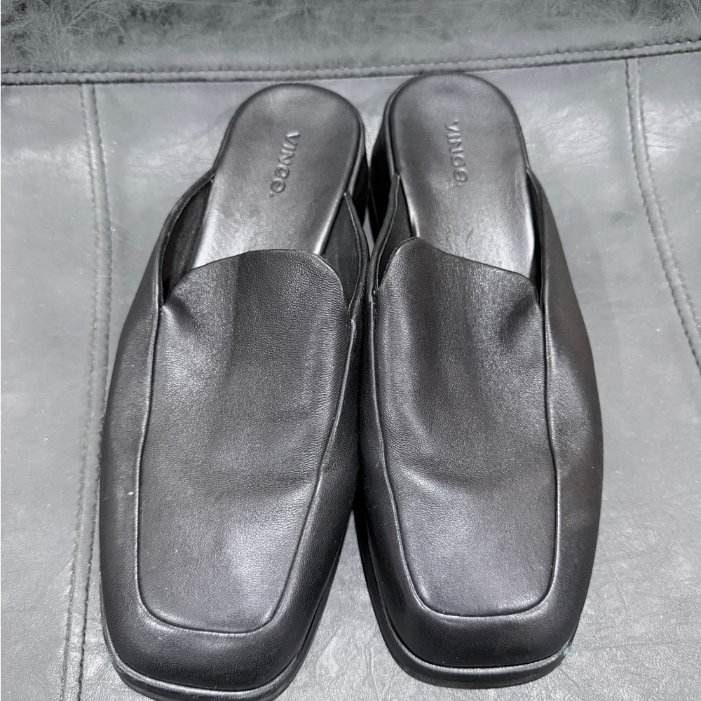 Vince women’s Black Leather Slip-On Loafers